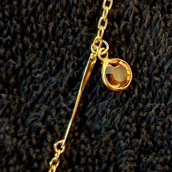 Elegant Gold Pendant Necklace - Picture 3 of 5